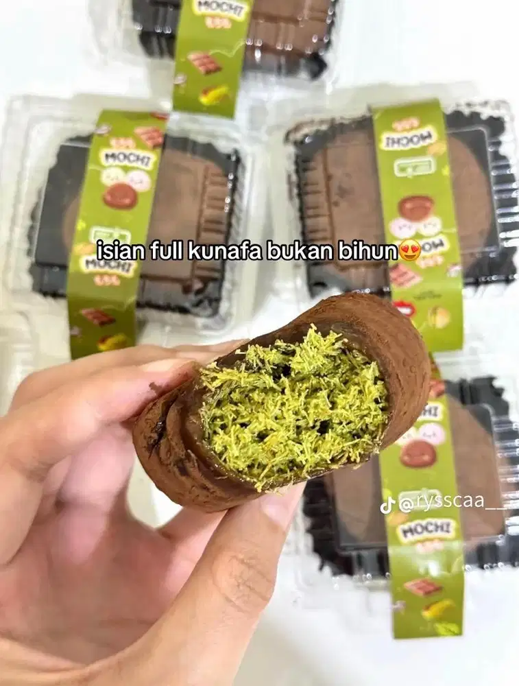 mochi kunafa pistachio