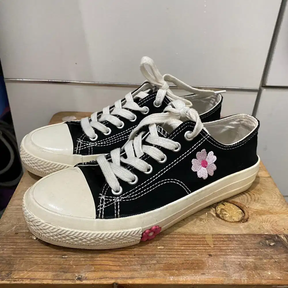 Preloved Polla Polly Sepatu Soo Min Black