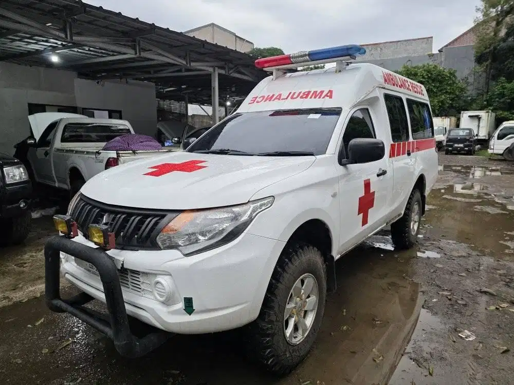 AMBULANCE MEDIS triton 4x4 2019 KM 12rb