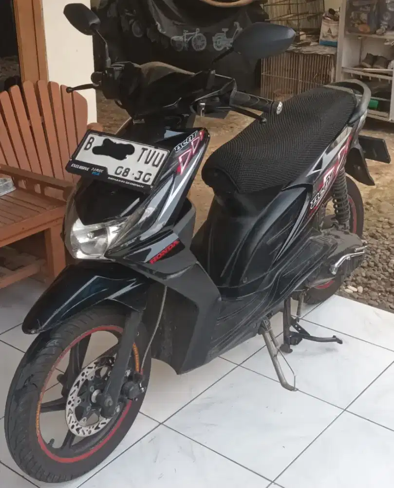 Honda Beat Karbu warna Hitam tahun 2011