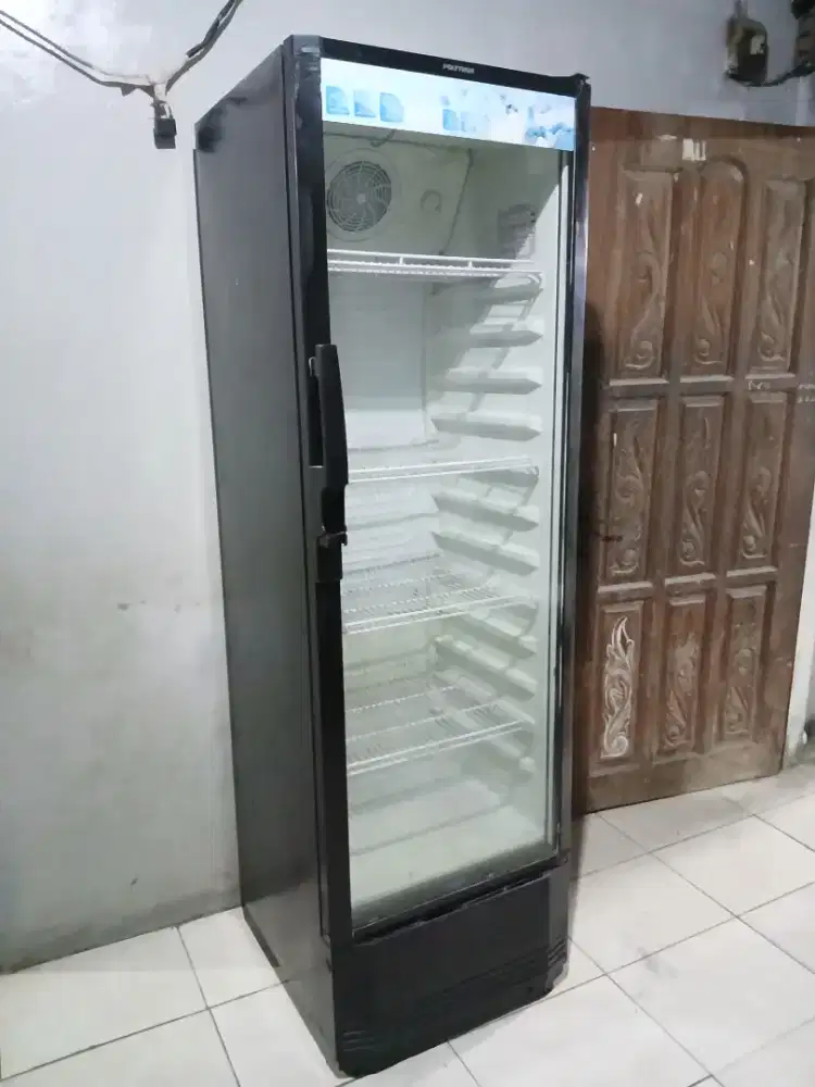 Showcase polytron 1pintu