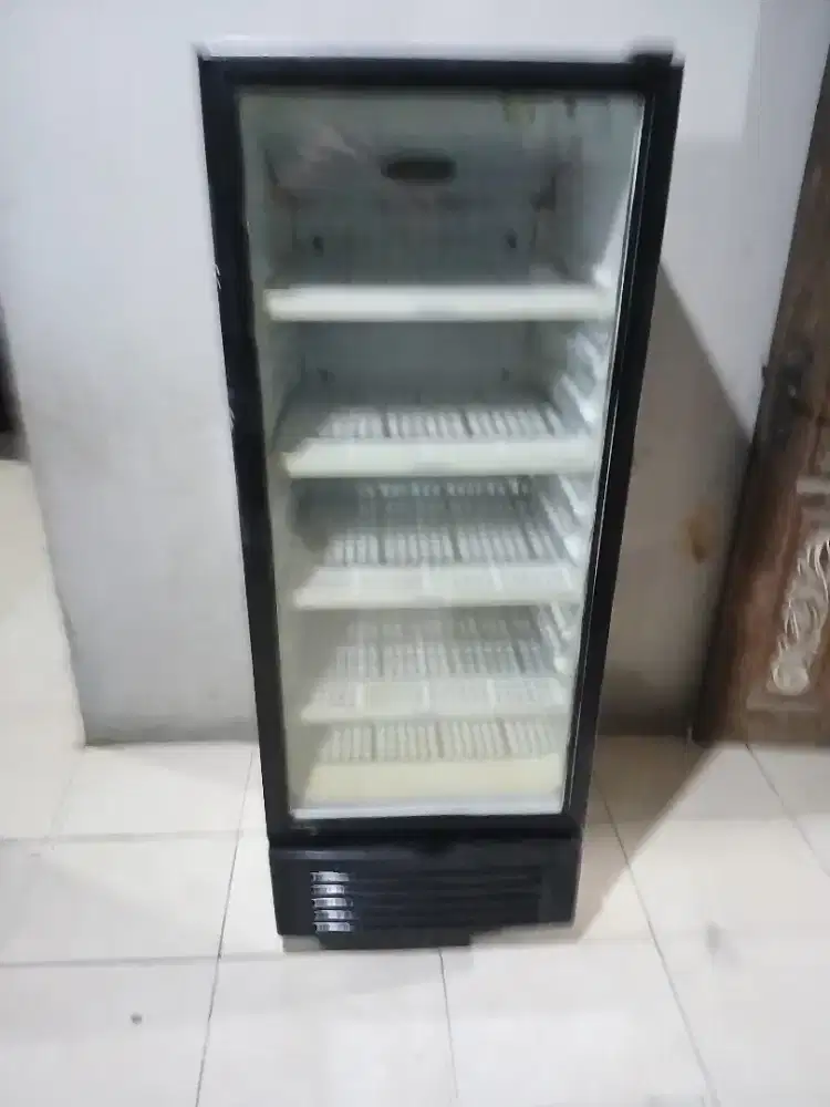 Showcase sharp 1pintu