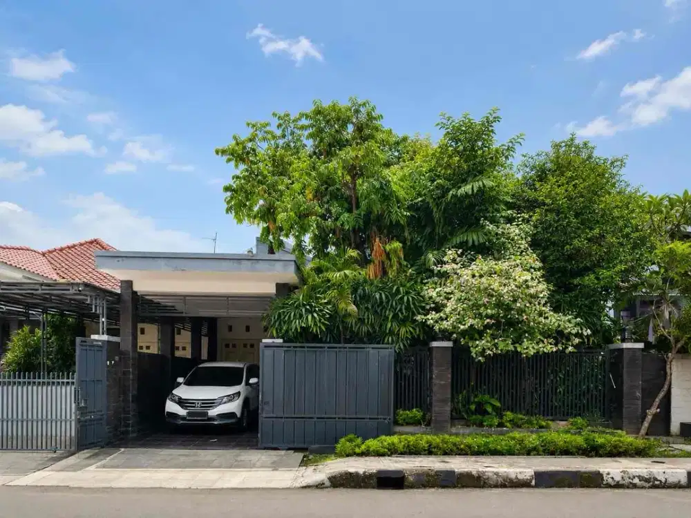DIJUAL – Hunian Luas 2 Lantai Semi Furnished di Kawasan Elite Taman Yasmin, Bogor