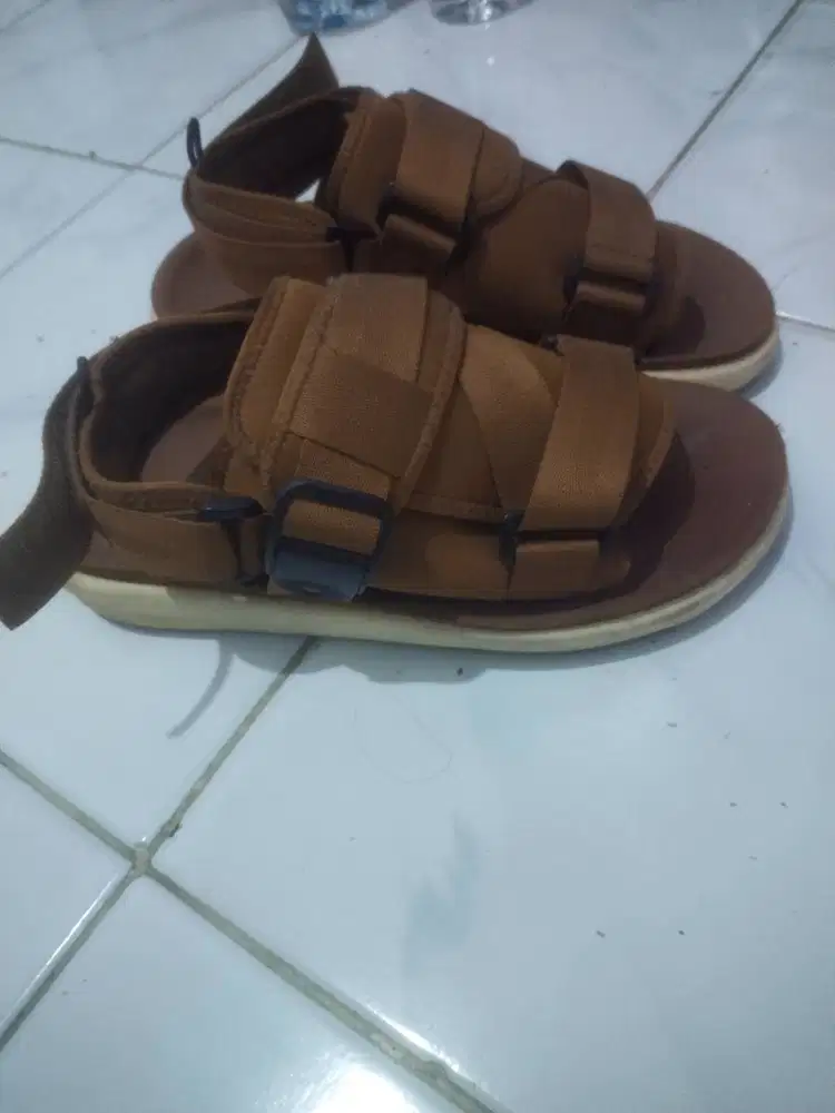 Sendal/sepatusuper