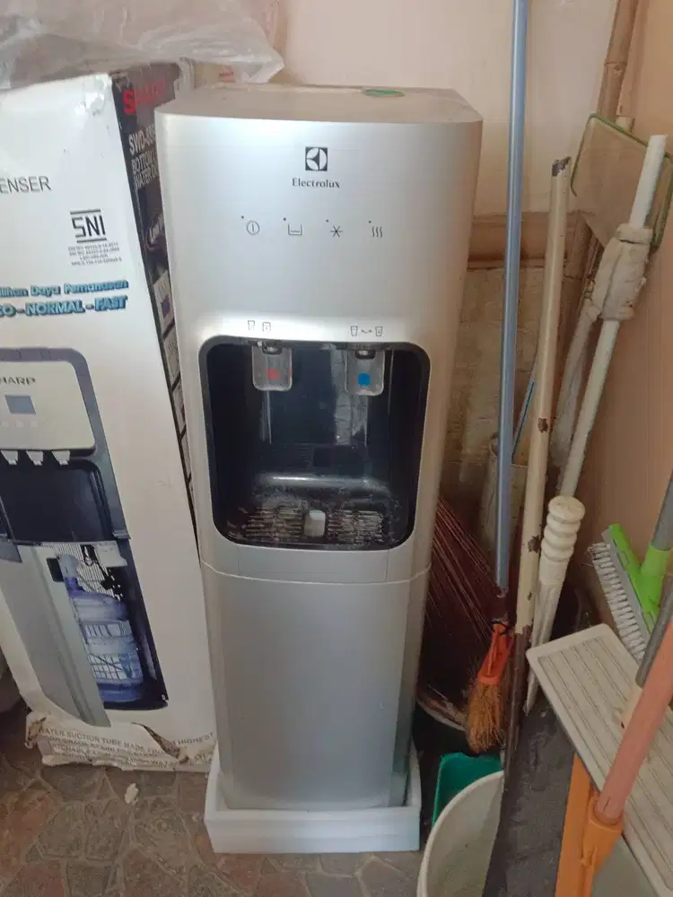 dispenser electrolux dan sharp lengkap panas dingin dan biasa