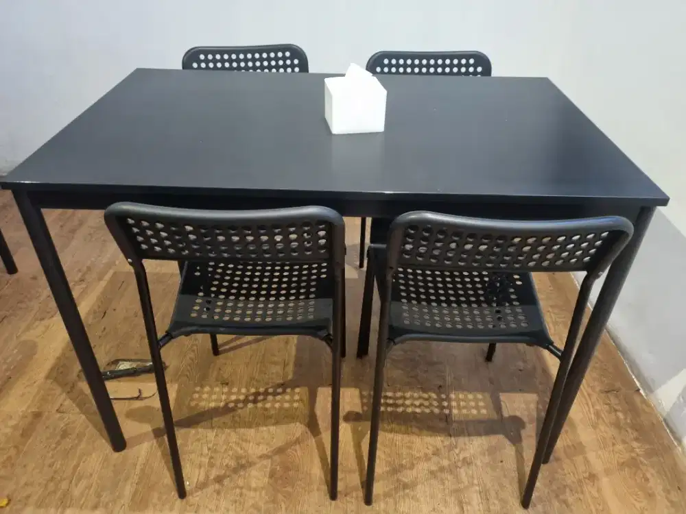 Meja kursi bekas cafe