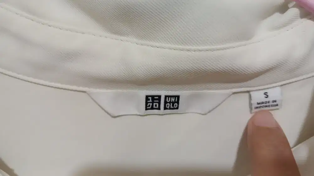 Atasan putih tlg UNIQLO preloved