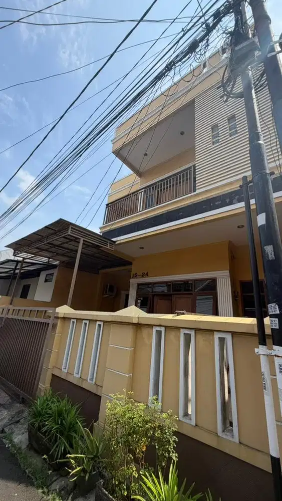 Dijual rumah siap huni jakarta barat lokasi startegi (tanpa perantara)