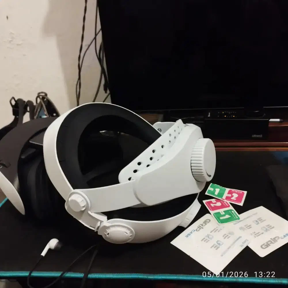 PSVR2 full set, bonus headstrap + lenses protector + PC adapter
