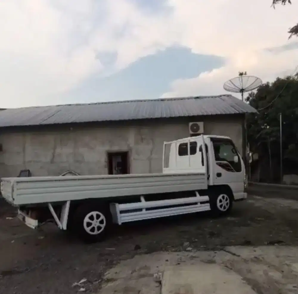Jasa pindahan truk engkel panjang besar lebar