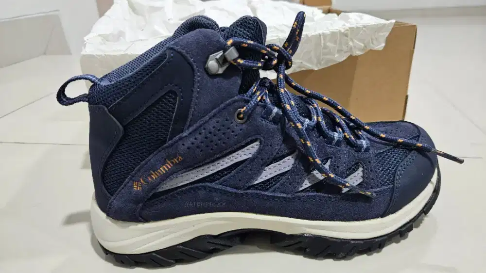 PRELOVED - SEPATU HIKING COLUMBIA