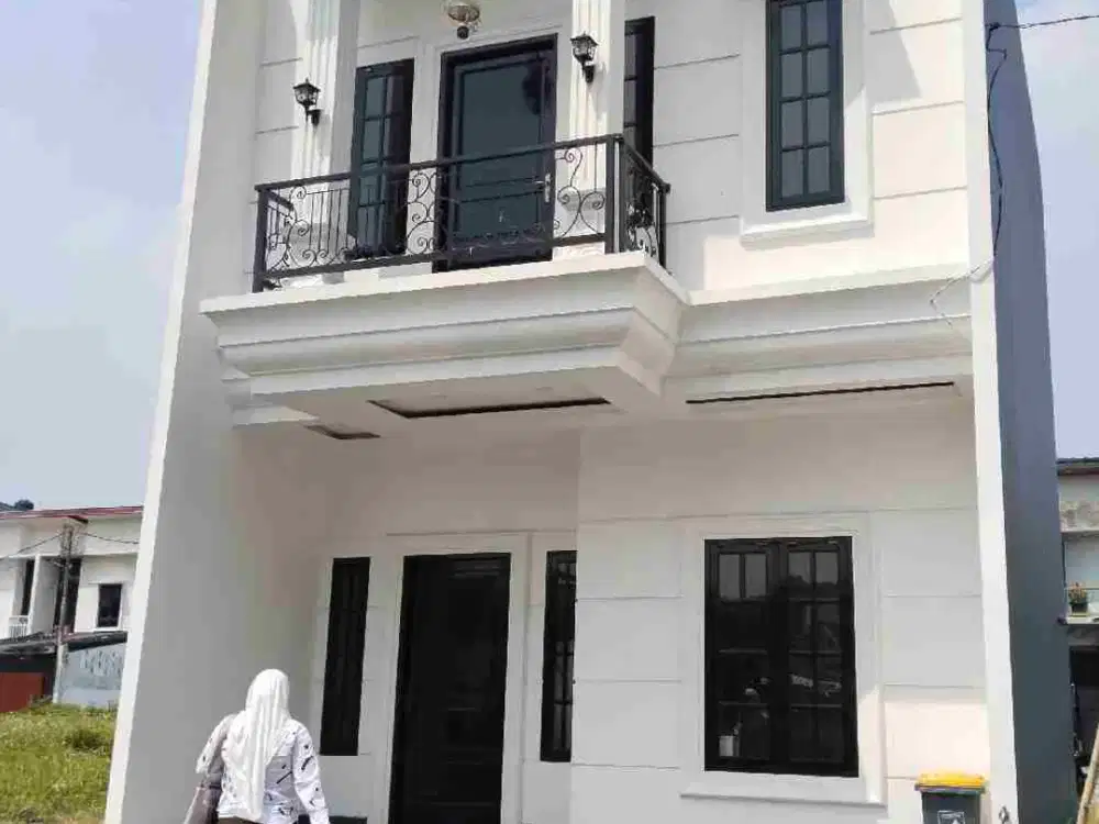 Rumah clasik 2 lt 1,8 M slangkah ke tol pasarebo jakarta timur