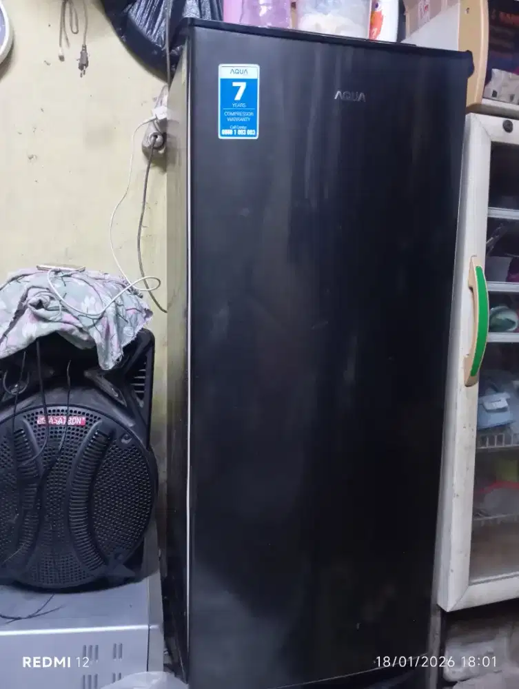 kulkas 1 pintu merek Aqua sudah tidak dingin murah