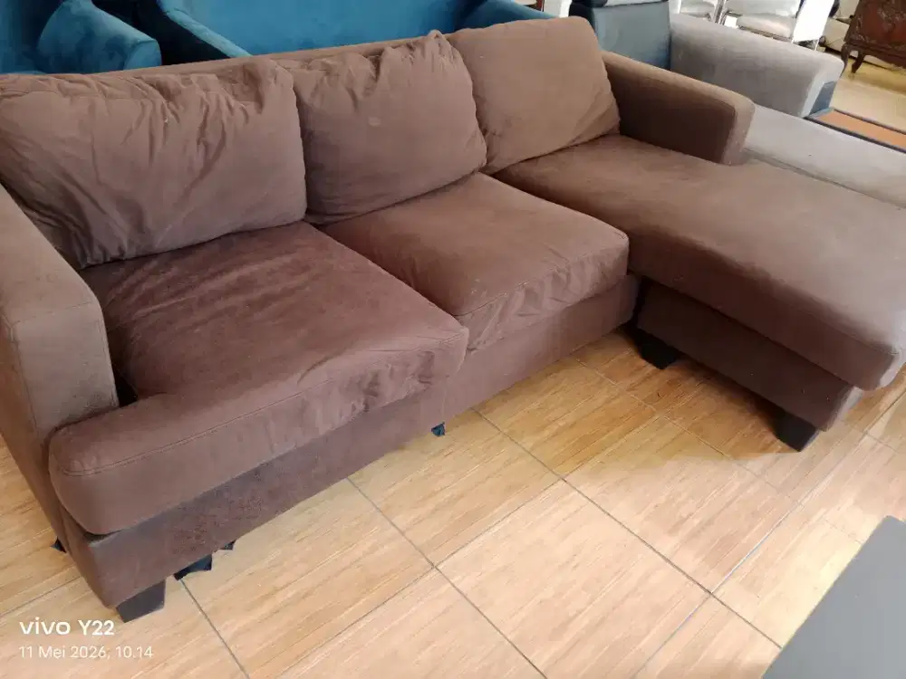 Sofa informa meja informa
