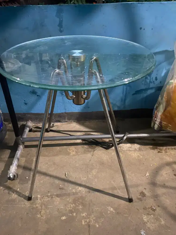 Meja kaca ..kaca tebal kakinya stanles