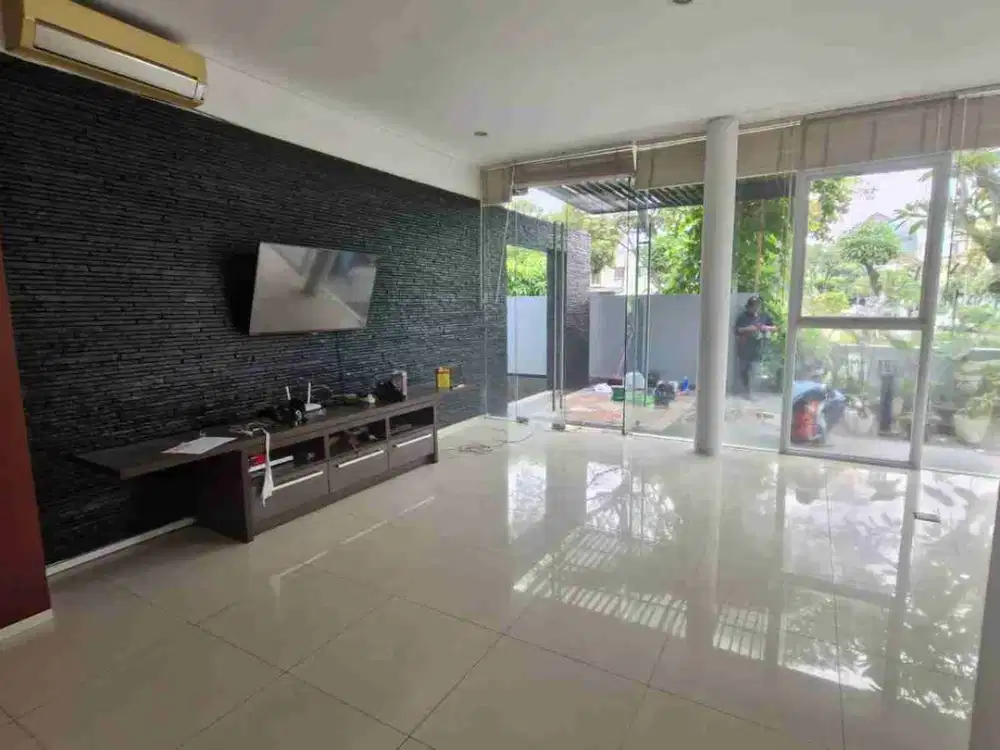 D jual rumah hoek permata buana