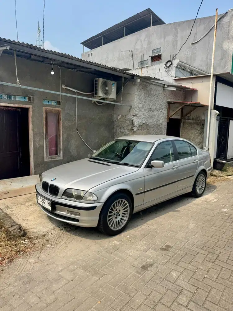 BMW 325i 2001 Bensin