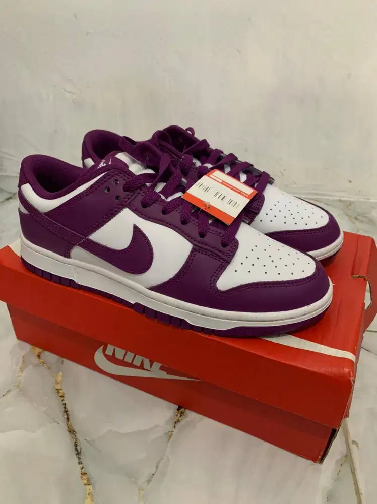 Sepatu Nike dunk low retro size 42 purple white original 100%