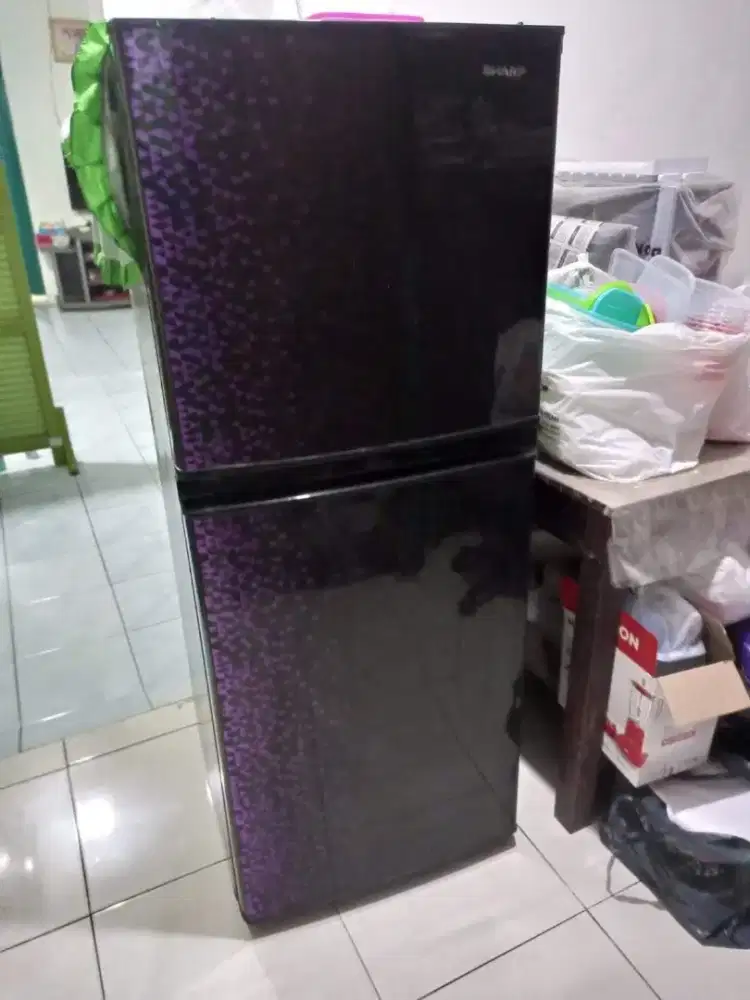 SHARP Kulkhas dua pintu