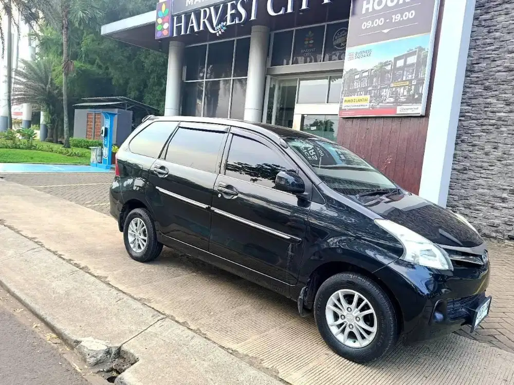 XENIA R 1300 CC Hitam Manual