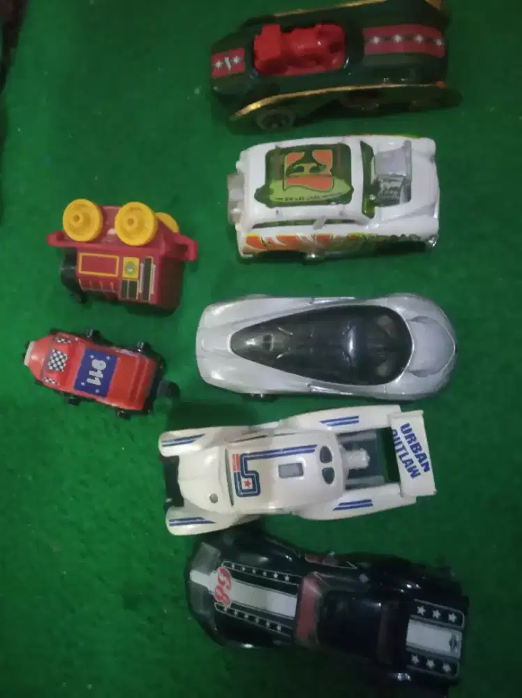 Jual mainan mobil mobilan besi dan lainjya