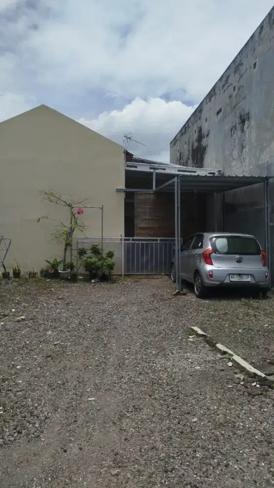 Di jual rumah siap huni jl Palagan km 7 Belakang hotel Hyatt Regency