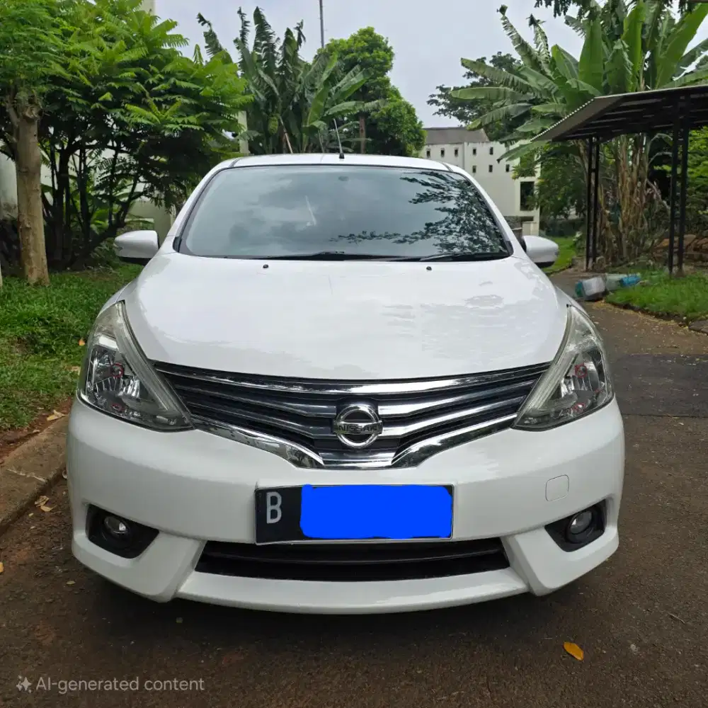 Nissan Grand Livina XV at matic putih th 2017