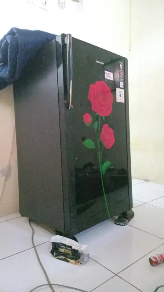 Jual kulkas politron masih bagus kondisi mulus ga ada minus