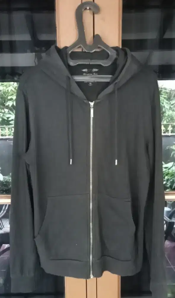 Jaket sweater hoodie slimfit Uniqlo & Bangbang size L