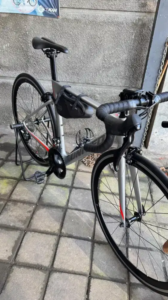 Preloved Road Bike Carbon 105 shimano
