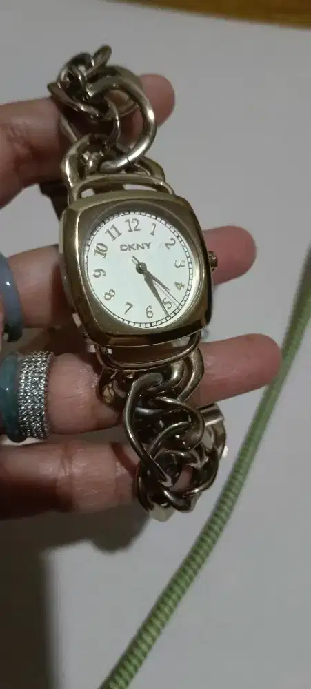 Jam tangan wanita second
