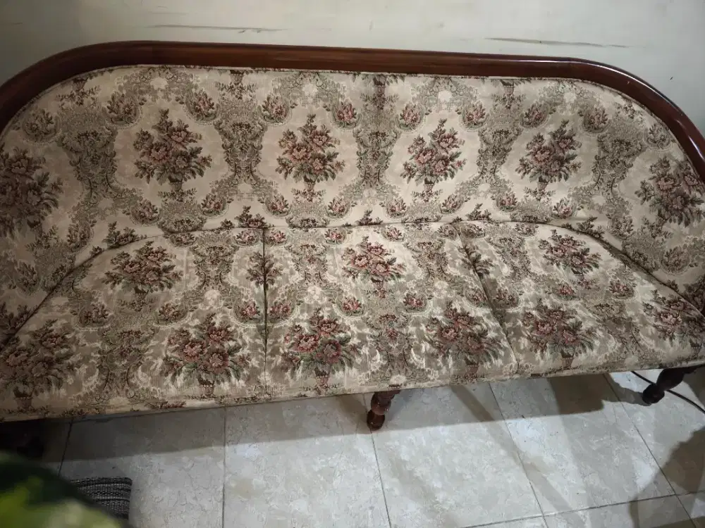 Sofa set dan meja kayu
