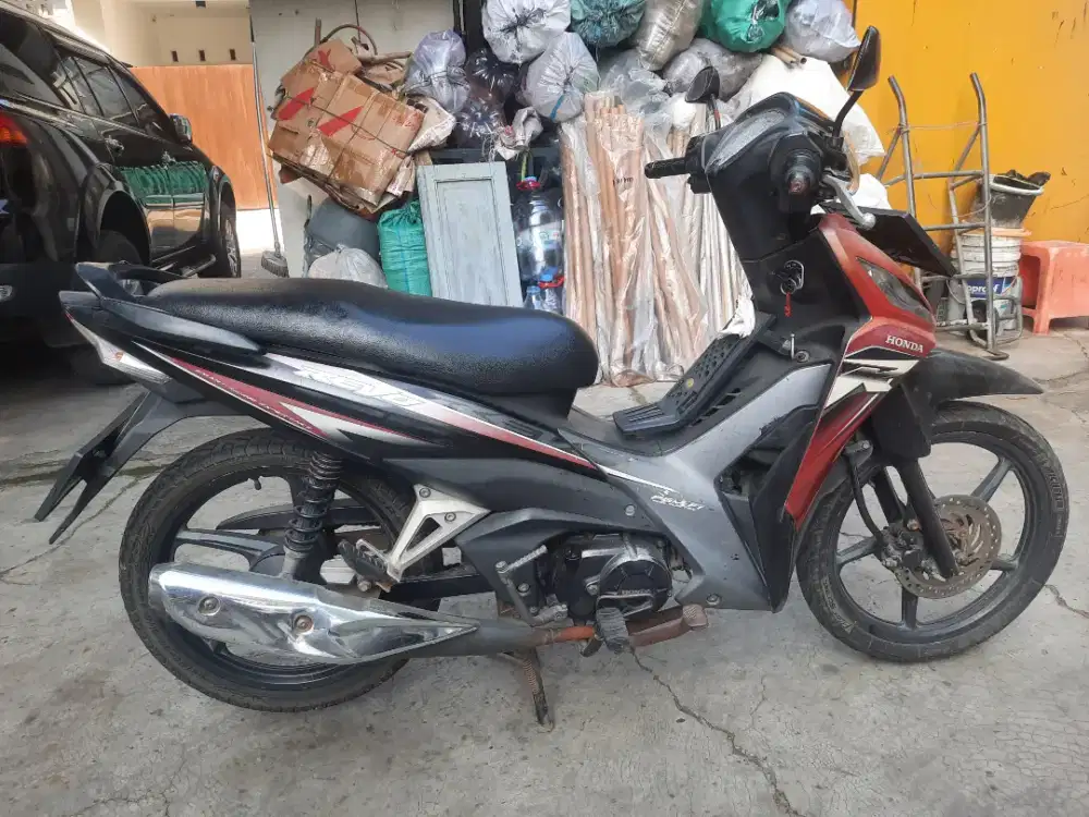 Dijual Motor Honda Revo 2014