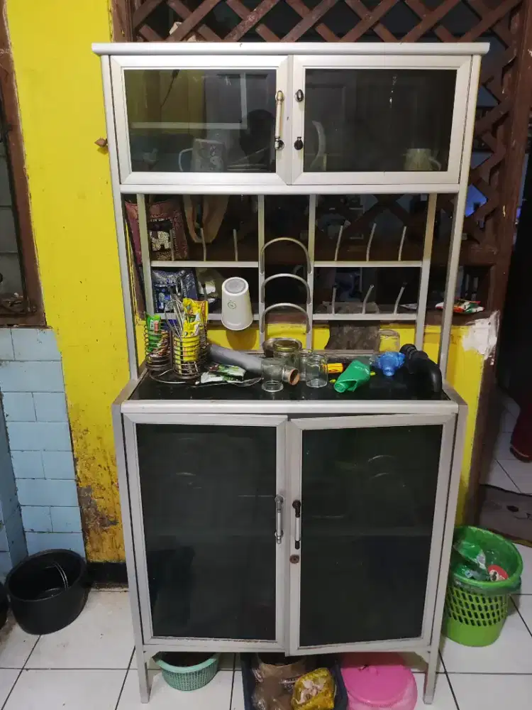 Rak piring pintu kaca
