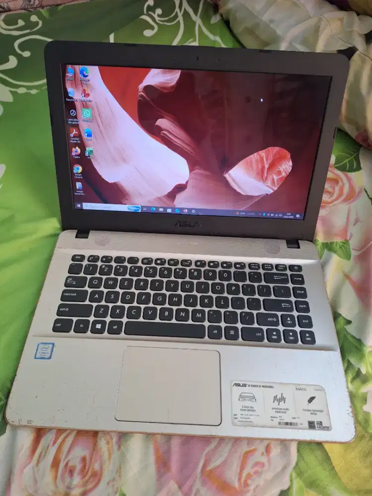 Bismillah dijual laptop asus vivobook core i3gen7 siap pakai