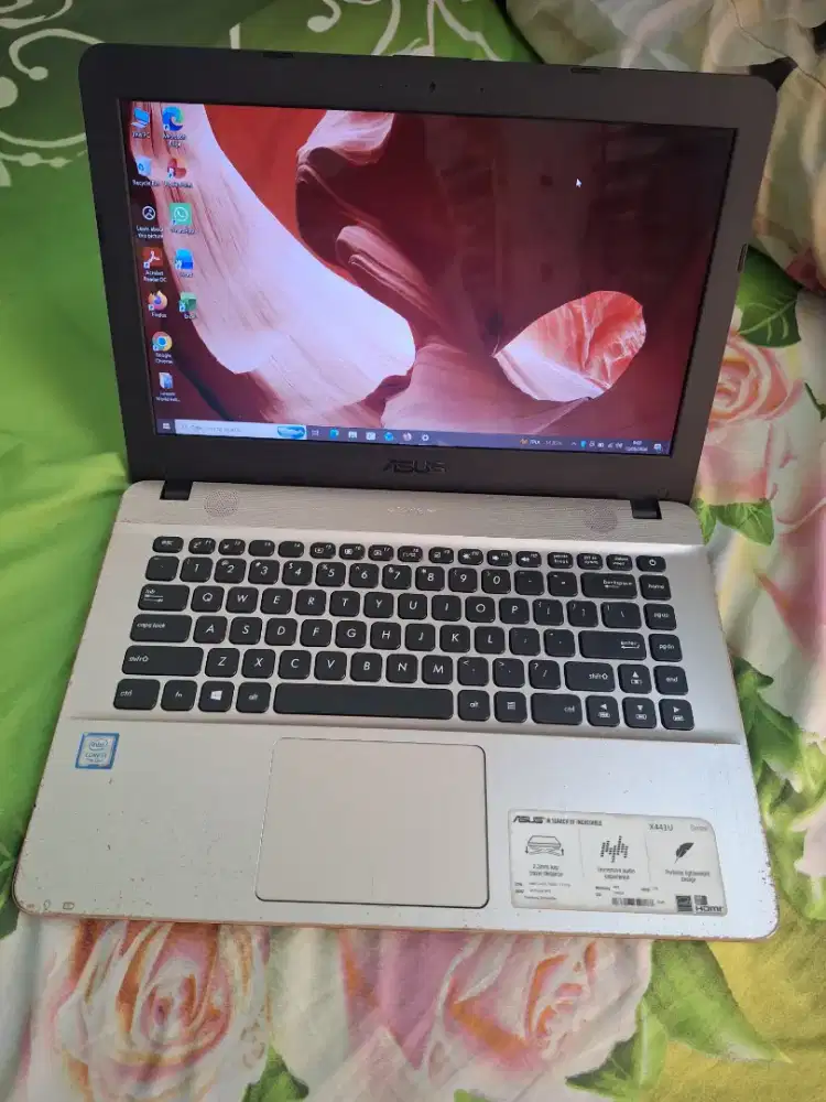 Bismillah dijual laptop asus vivobook core i3gen7 siap pakai