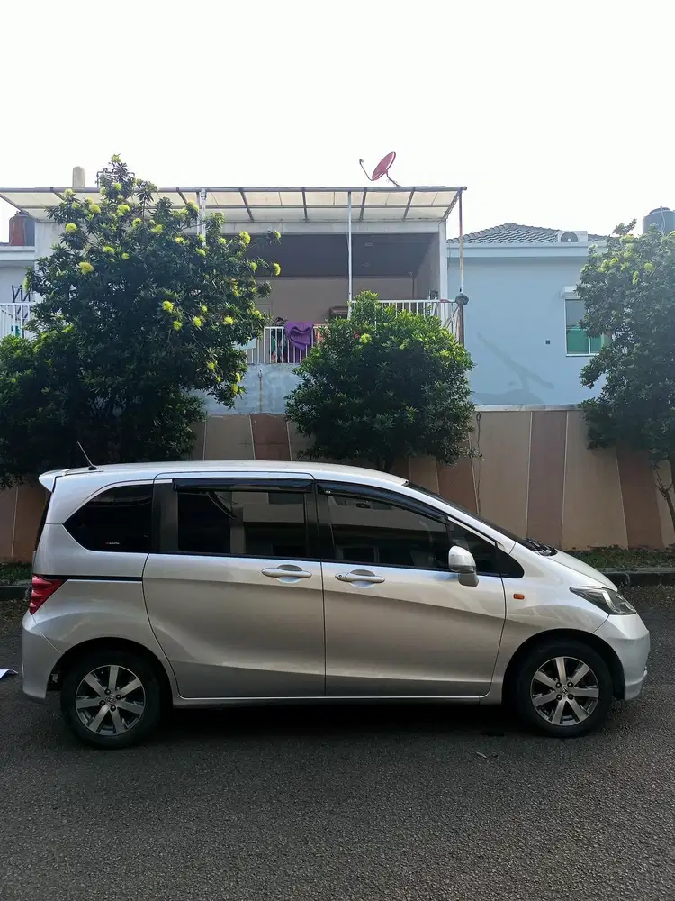 Honda Freed 2009 Bensin