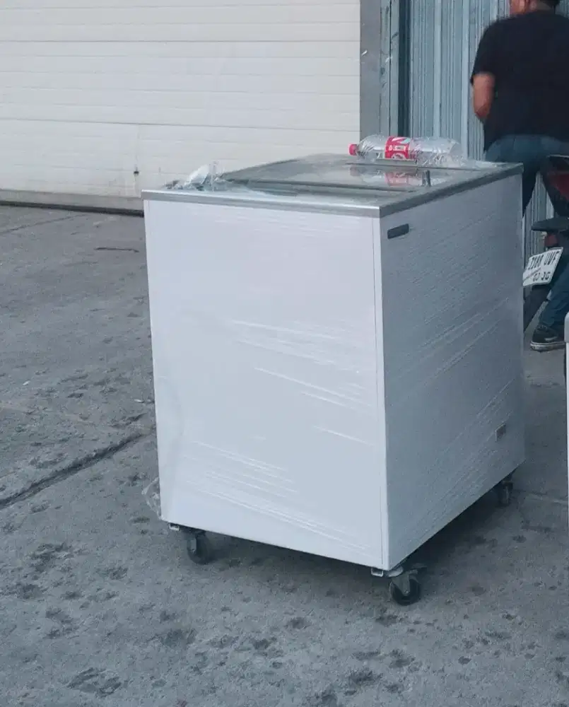 Freezer Sleding kaca 200 Liter
