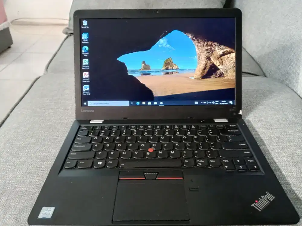 Laptop lenovo thinkpad i5 gen 7 ram 8gb ssd 128gb ngebut