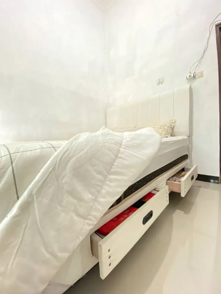 Dipan Laci Minimalis dan Kasur Serenity Supreme Springbed ukuran 160 x