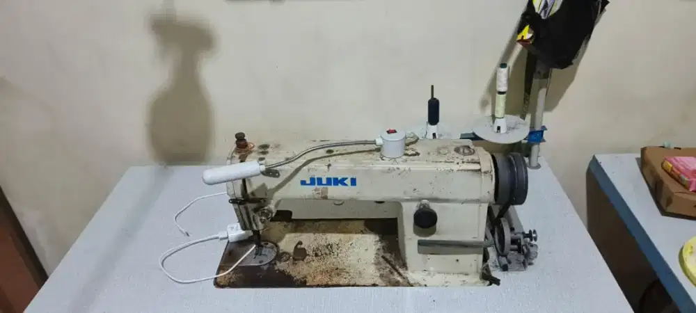 Dijual mesin Jahit dan mesin Obras
