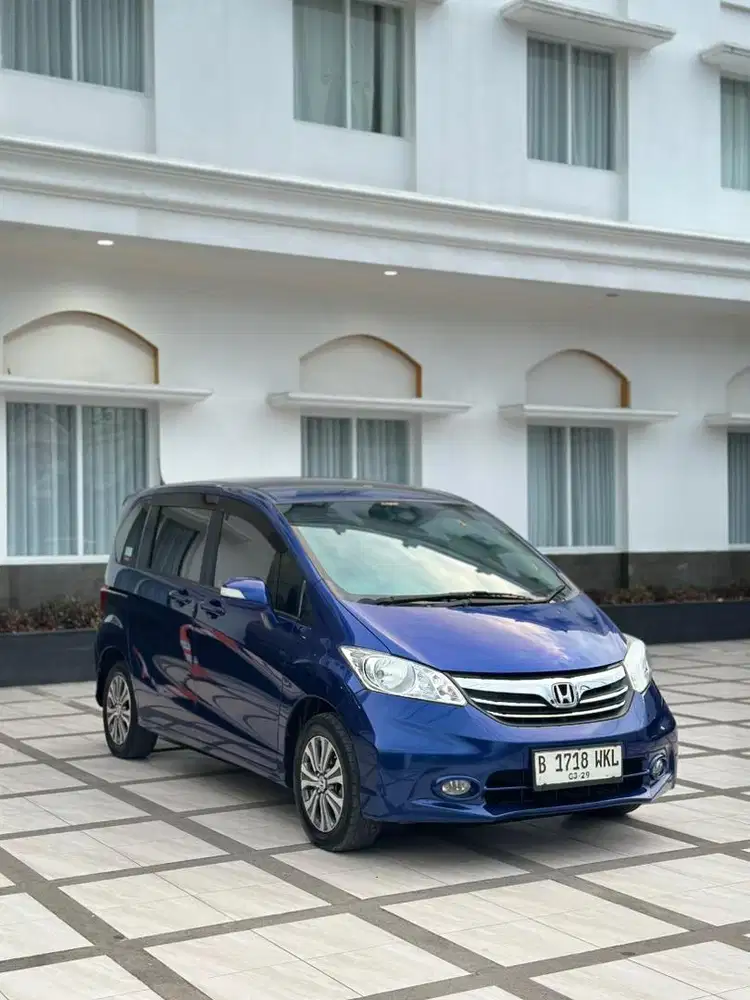 Honda freed PSD 2013