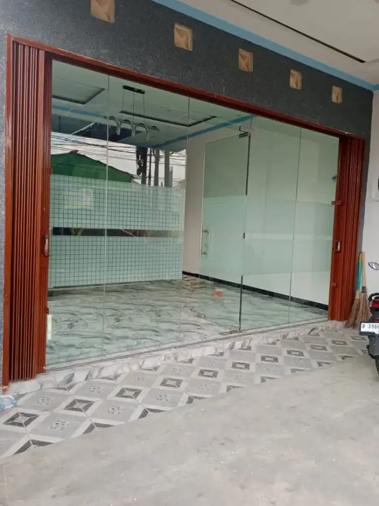 PARTISI KANTOR KACA TEMPERD 12 MILI