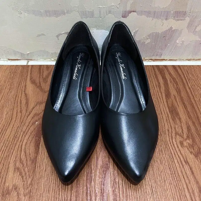 Sepatu Formal Wanita Yongki Komaladi Full Hitam