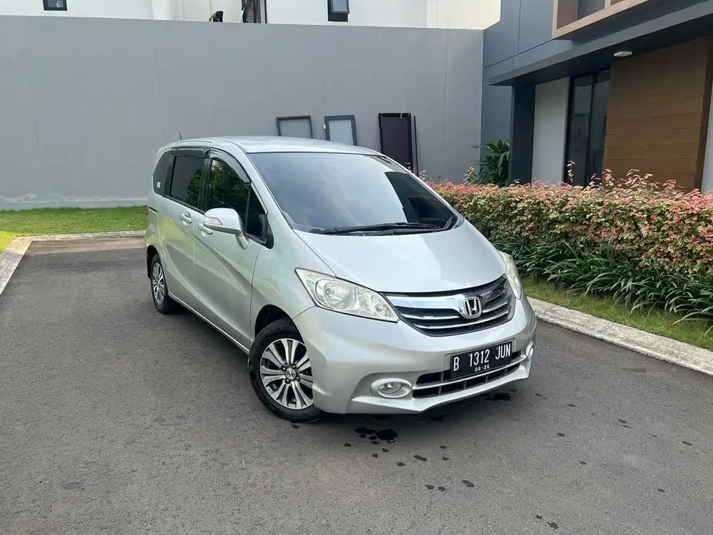 ISTIMEWA - Honda Freed E PSD 2013