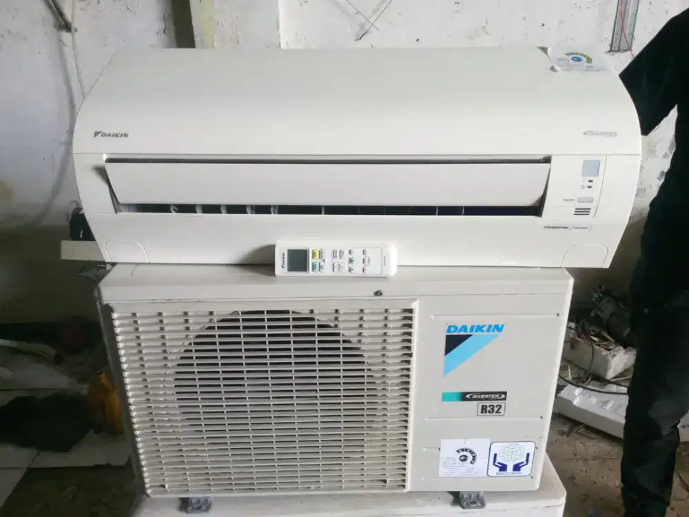 Ac bekas daikin inveter 1pk