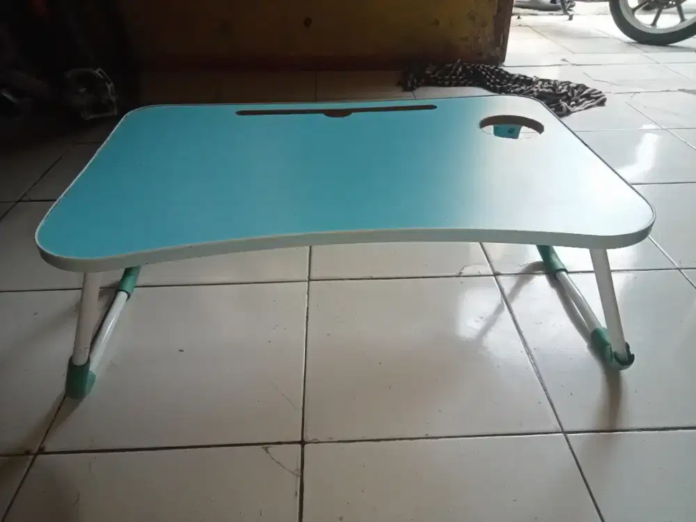 Dijual meja belajar kondisi masih bagus