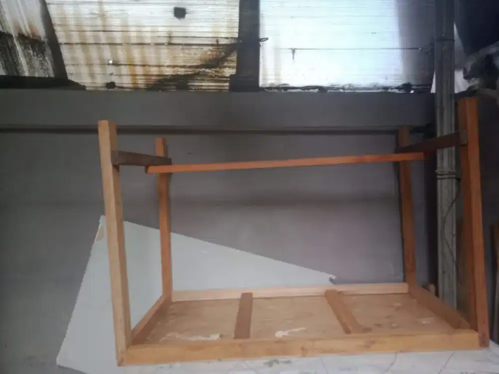 Meja kayu mulus
