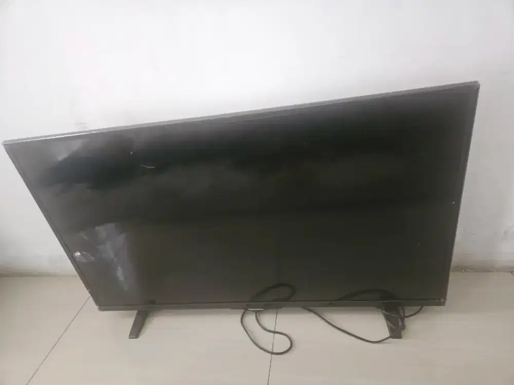 TV Panasonic 40+ layar retak