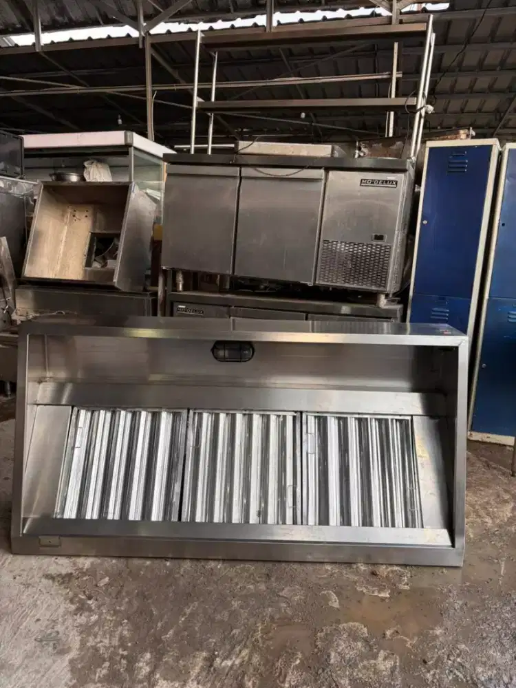 HOOD

Include
Filter aluminium kondisi baru 3pcs
Ukuran 180x90x45